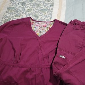 Cute Koi 2x guc burgundy scrub set ..